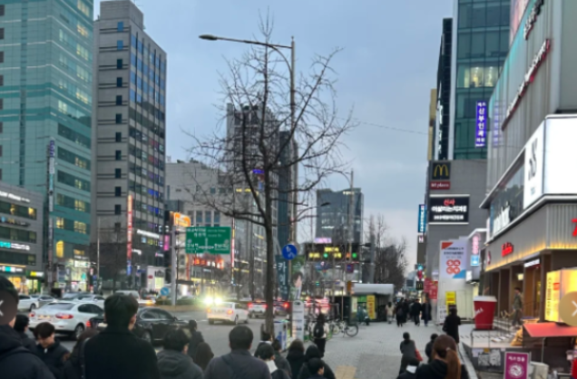 Korean Dermatology Clinics: Assembly-Line vs Non-Assembly-Line – The Truth About 1v1 Consultations and How to Avoid the “Factory Model”插图 Korean Dermatology Clinics: Assembly-Line vs Non-Assembly-Line – The Truth About 1v1 Consultations and How to Avoid the “Factory Model”插图