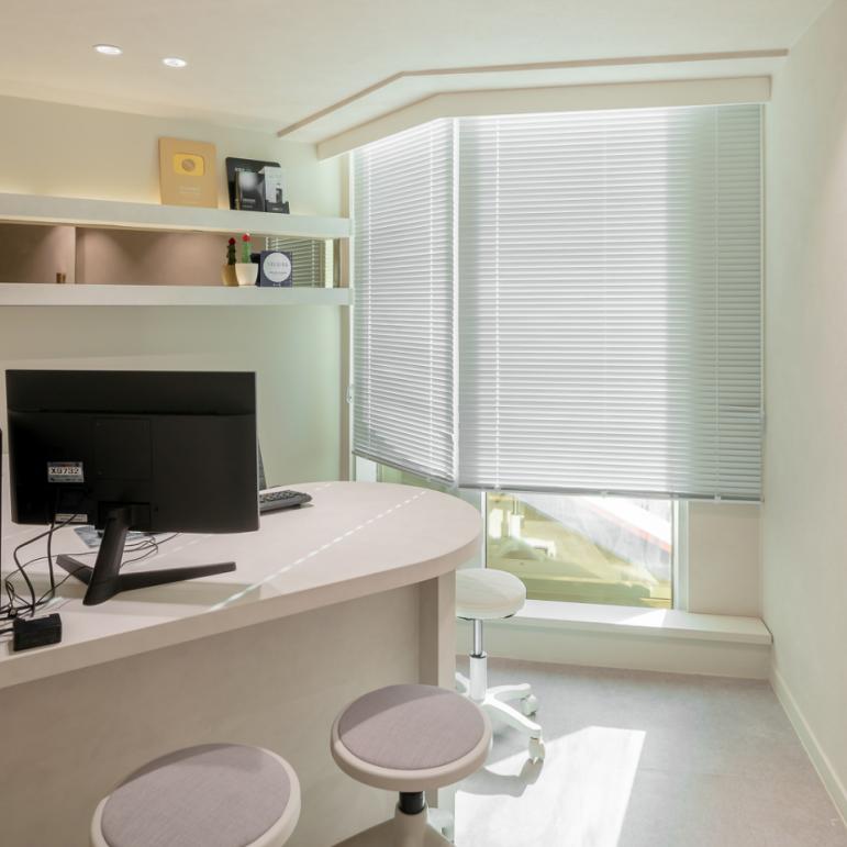 【2026最新】清潭伊瓷美 It’s Me 皮膚科院 金院長親診 自然抗衰首選插图6 伊瓷美咨询室2