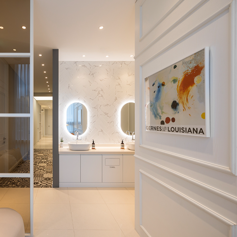 韓國鹿美人皮膚科院內環境，暖黃色調診所大廳