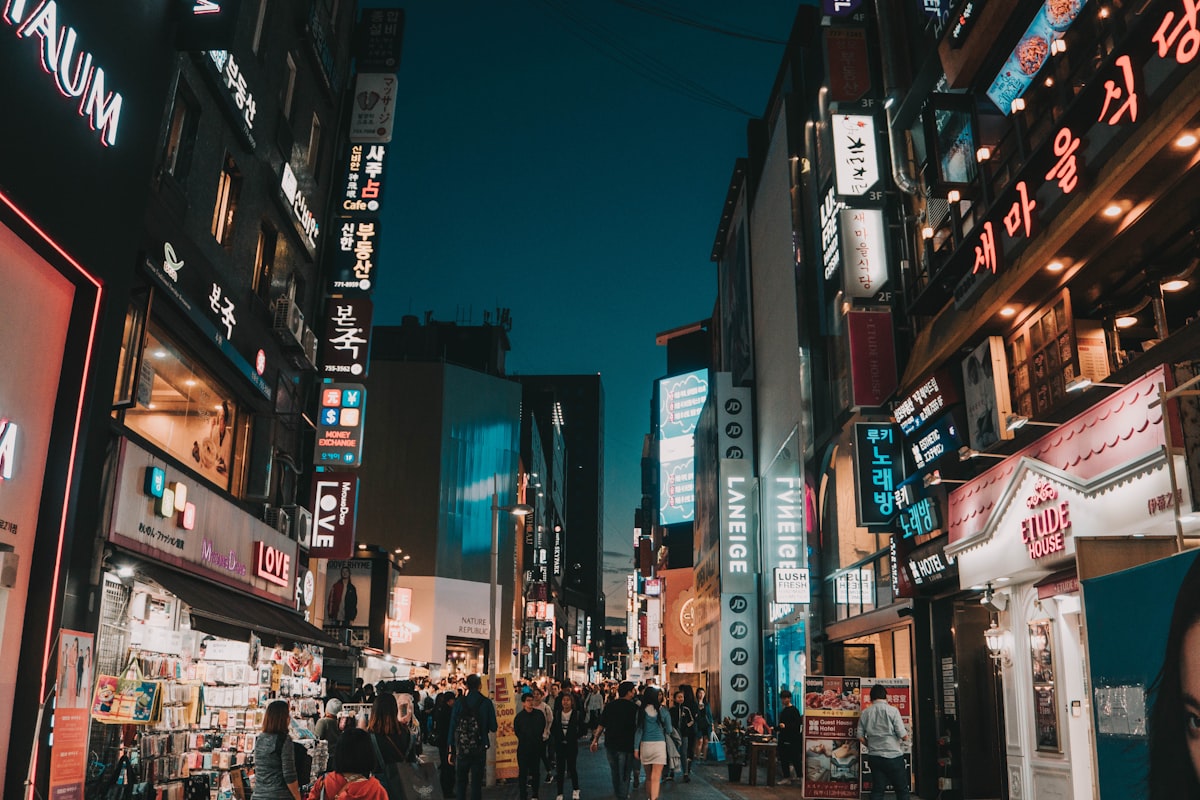 韓國首爾明洞購物街頭熱鬧景象