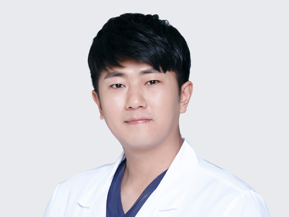 PPEUM麗芬聚皮膚科代表院長鄭憲鎮醫生